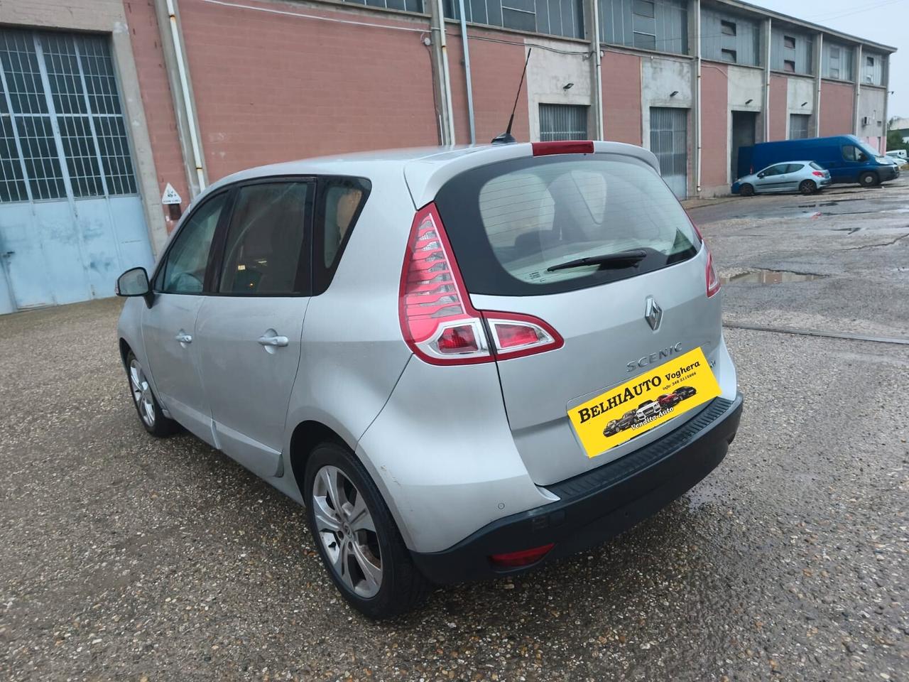 Renault Scenic 2012---1.5 Diesel