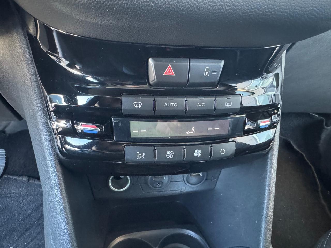 Peugeot 208 1.2 VTi 82 CV 5 porte Allure