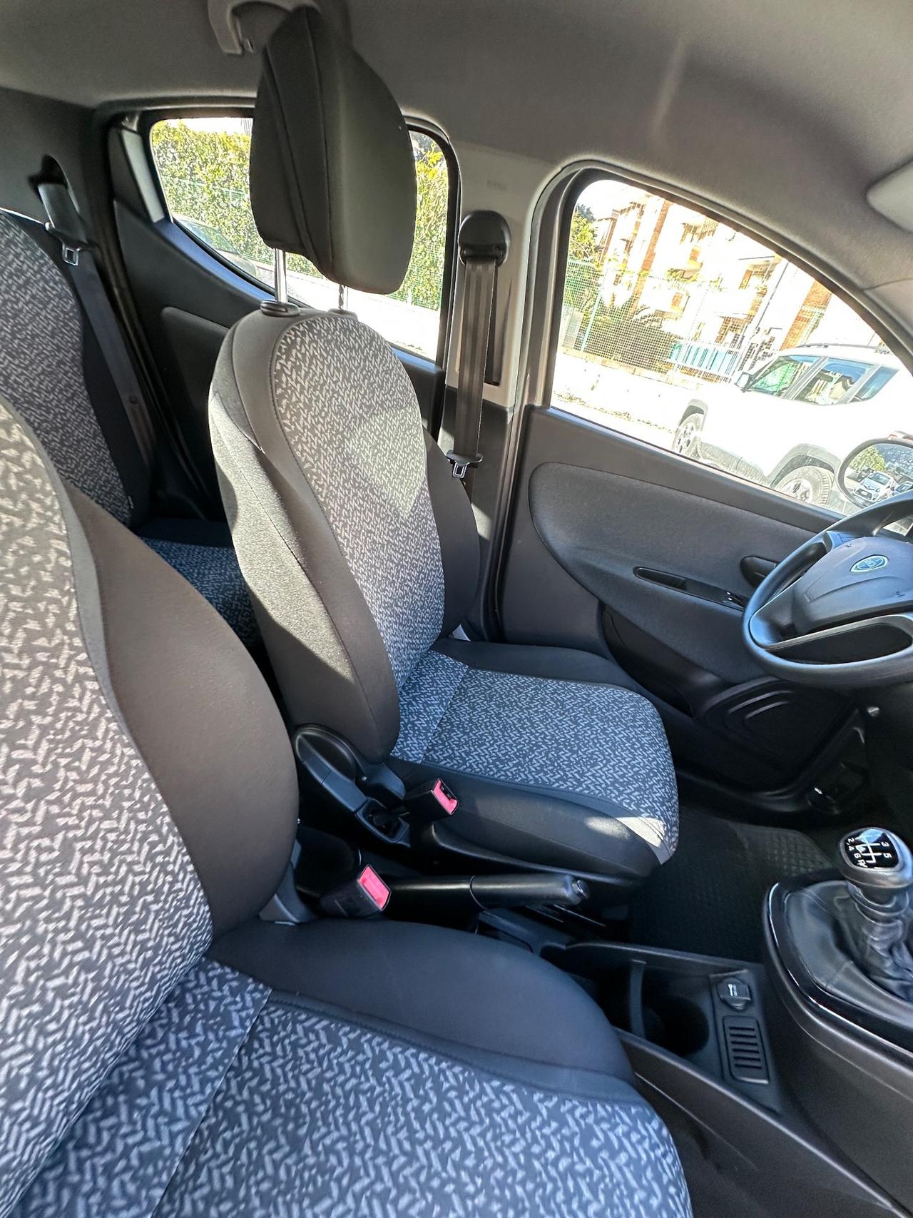 Lancia Ypsilon 1.0 FireFly 5 porte S&S Hybrid Ecochic A. Ferretti