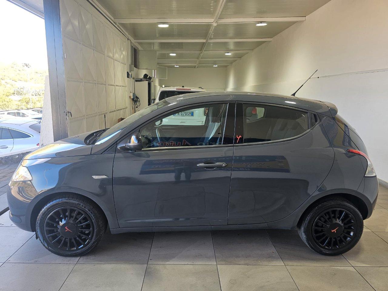 Lancia Ypsilon 5 Porte Ypsilon 1.2 8v Elefantino ecochic Gpl 69cv my14