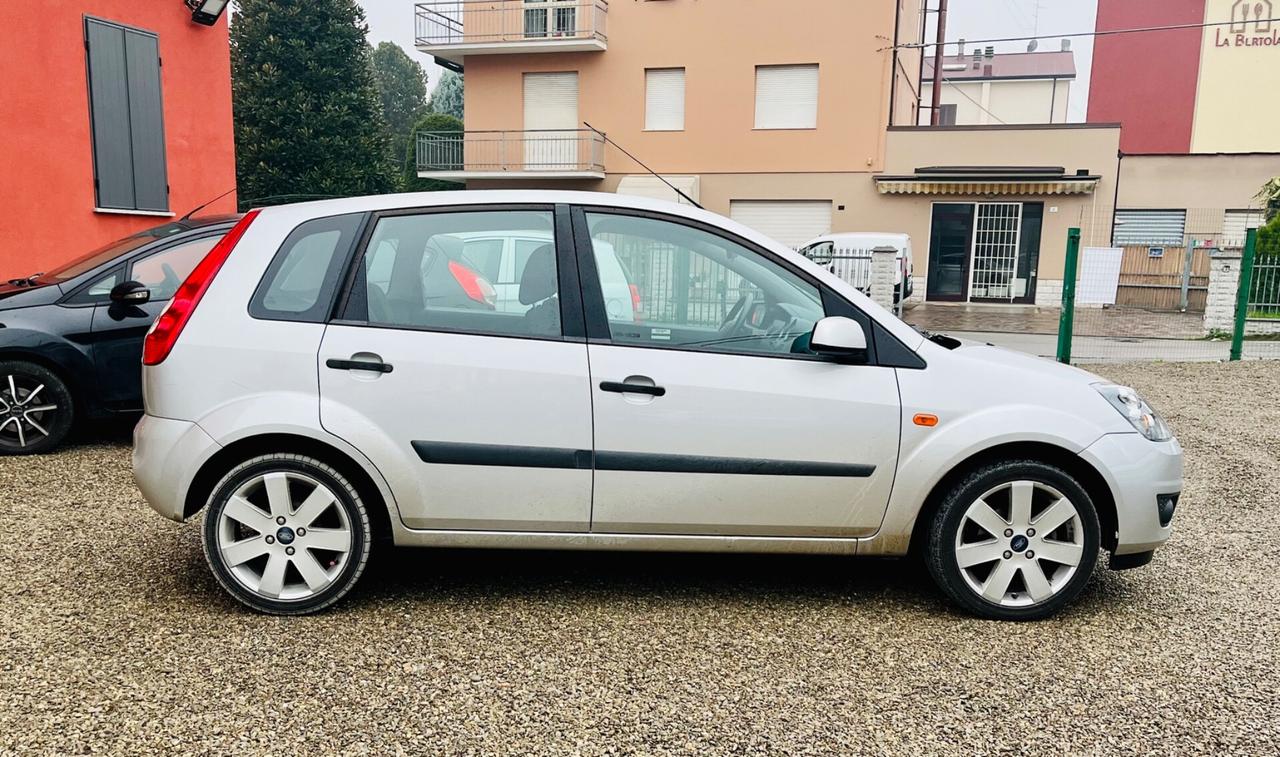 Ford Fiesta con 26.157km. NUOVA!