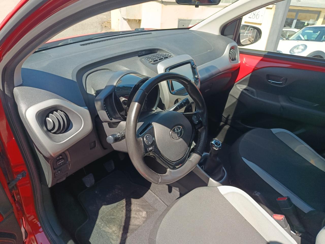 Toyota Aygo 1.0 VVT-i 69 CV 5 porte x-cite