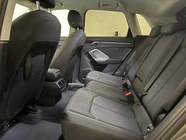 AUDI Q3 35 TDI quattro Business