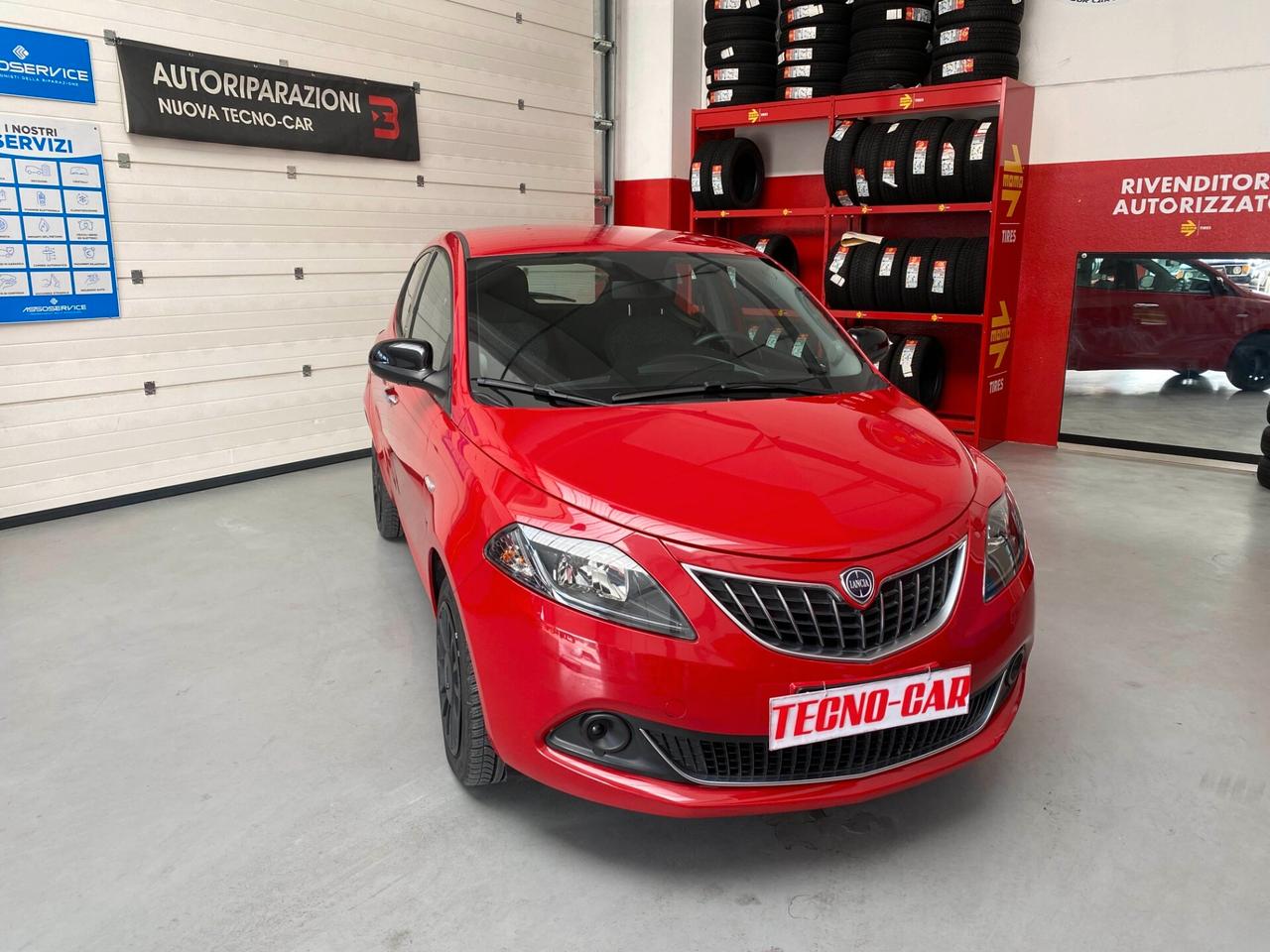 Lancia Ypsilon 1.0 FireFly 5 porte S&S Hybrid Ecochic Silver