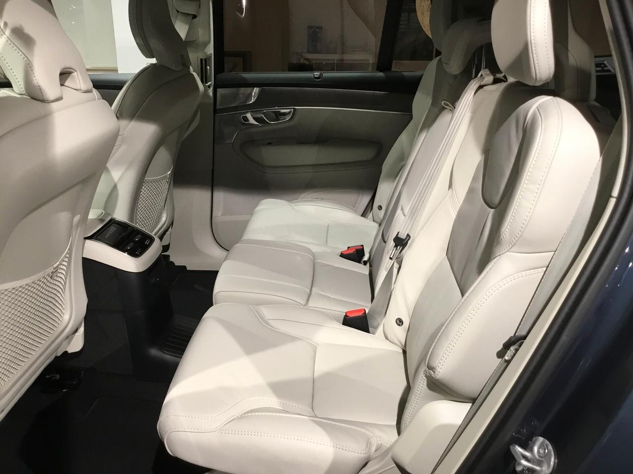 Volvo XC 90 T8 Plug-in Hybrid AWD Autom. 7 posti Ultra Bright