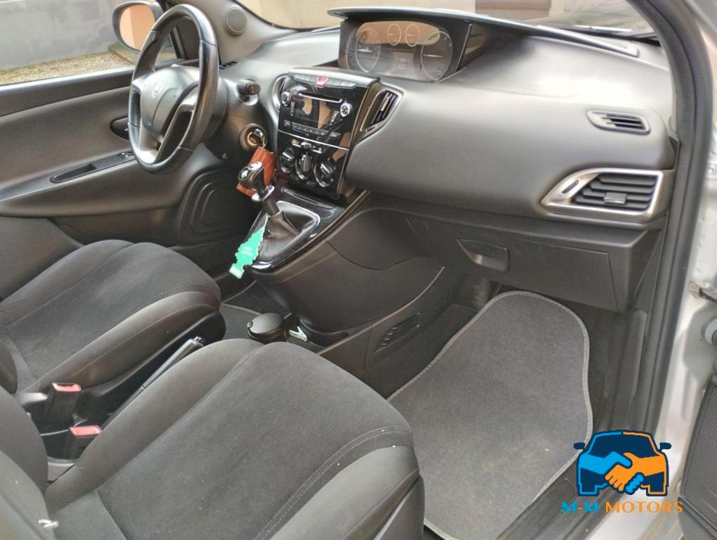 Lancia Ypsilon 5 Porte Ypsilon 1.2 8v Gold c/CL 69cv E6