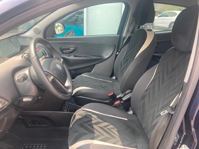 Lancia Ypsilon 1.2 69 CV 5 porte Apple Connect clima ideale per neopatentati