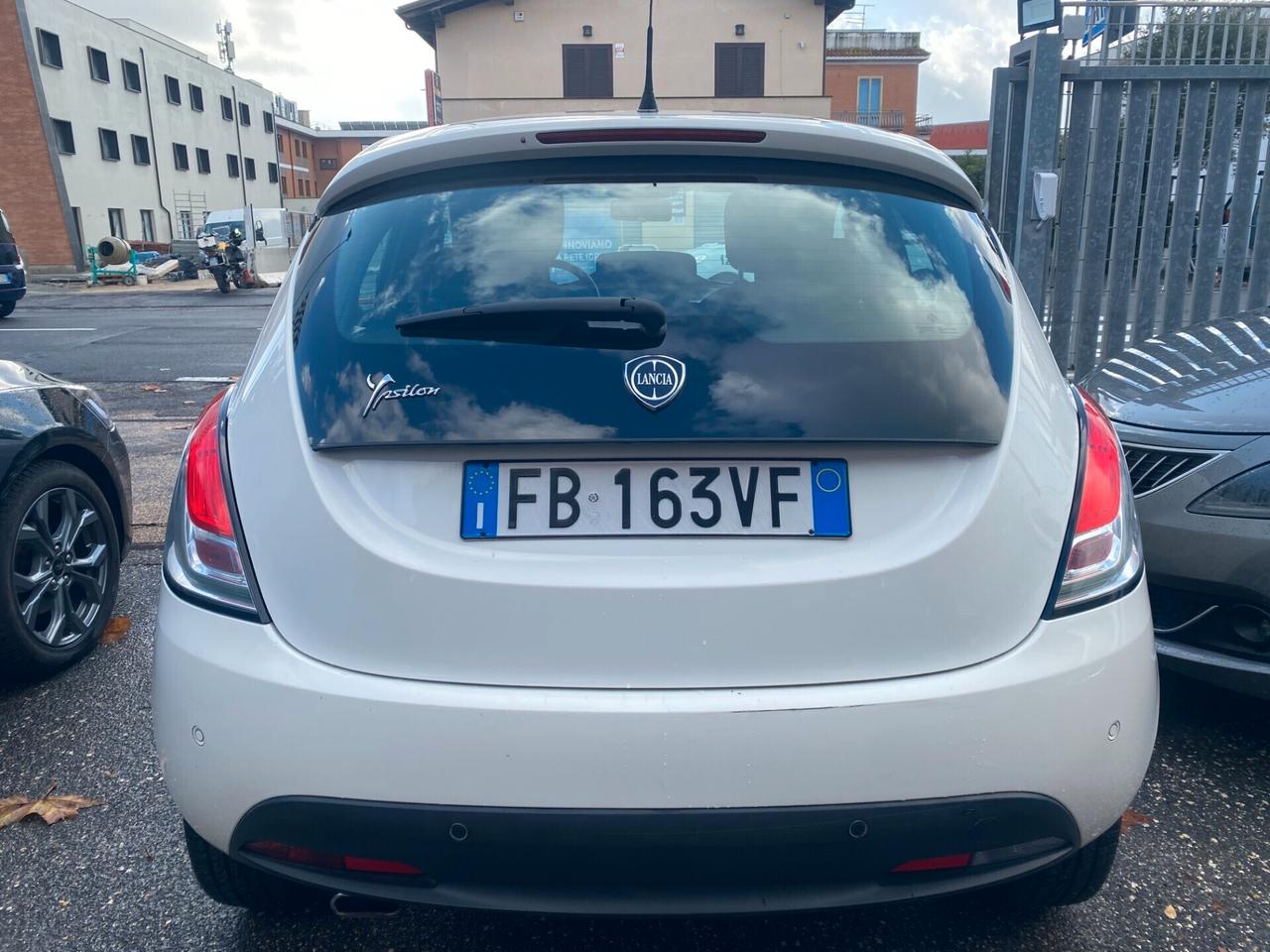 LANCIA Ypsilon 1.3 Mjt 95Cv 5p. Silver PDC Posteriori