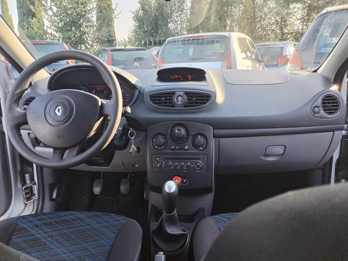 Renault Clio 1.2 16V 5 porte Confort 54000KM DEL 2006 UNIPRO DEL 1941 MANUTENZIONI PRE CONSEGNA