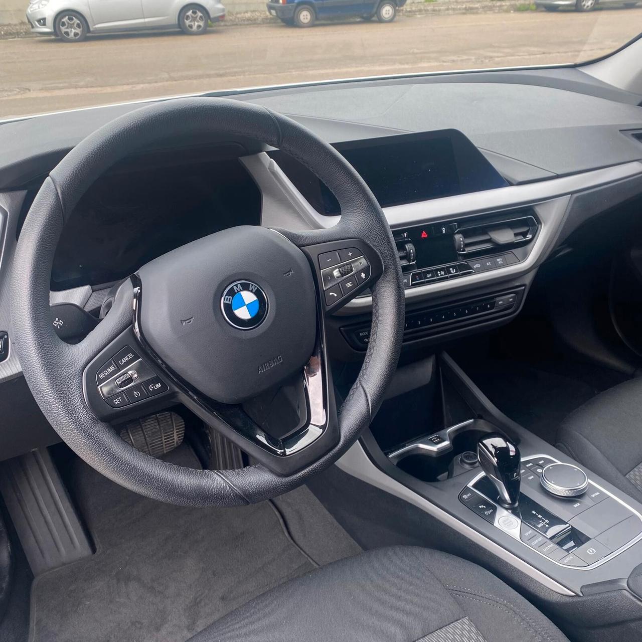 Bmw 116 116d 5p. Business Advantage