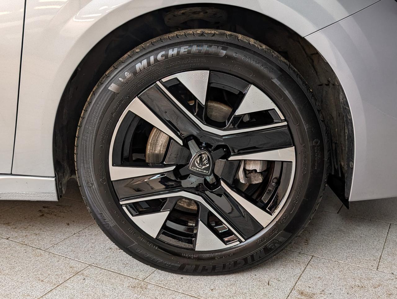 Peugeot 208 1.2 puretech 100cv Allure