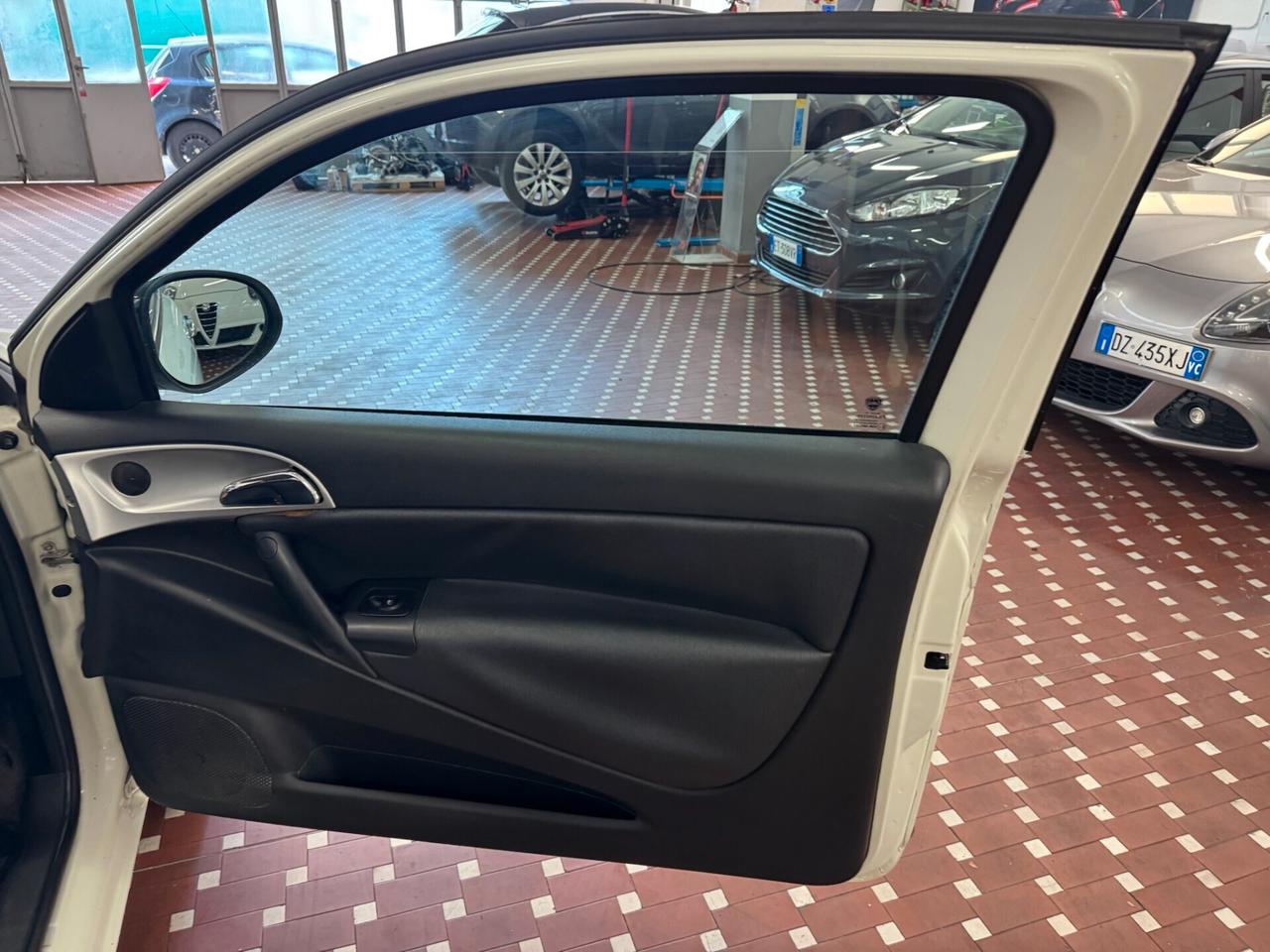 Lancia Ypsilon 1.2 69 CV Unyca NEOPATENTATI