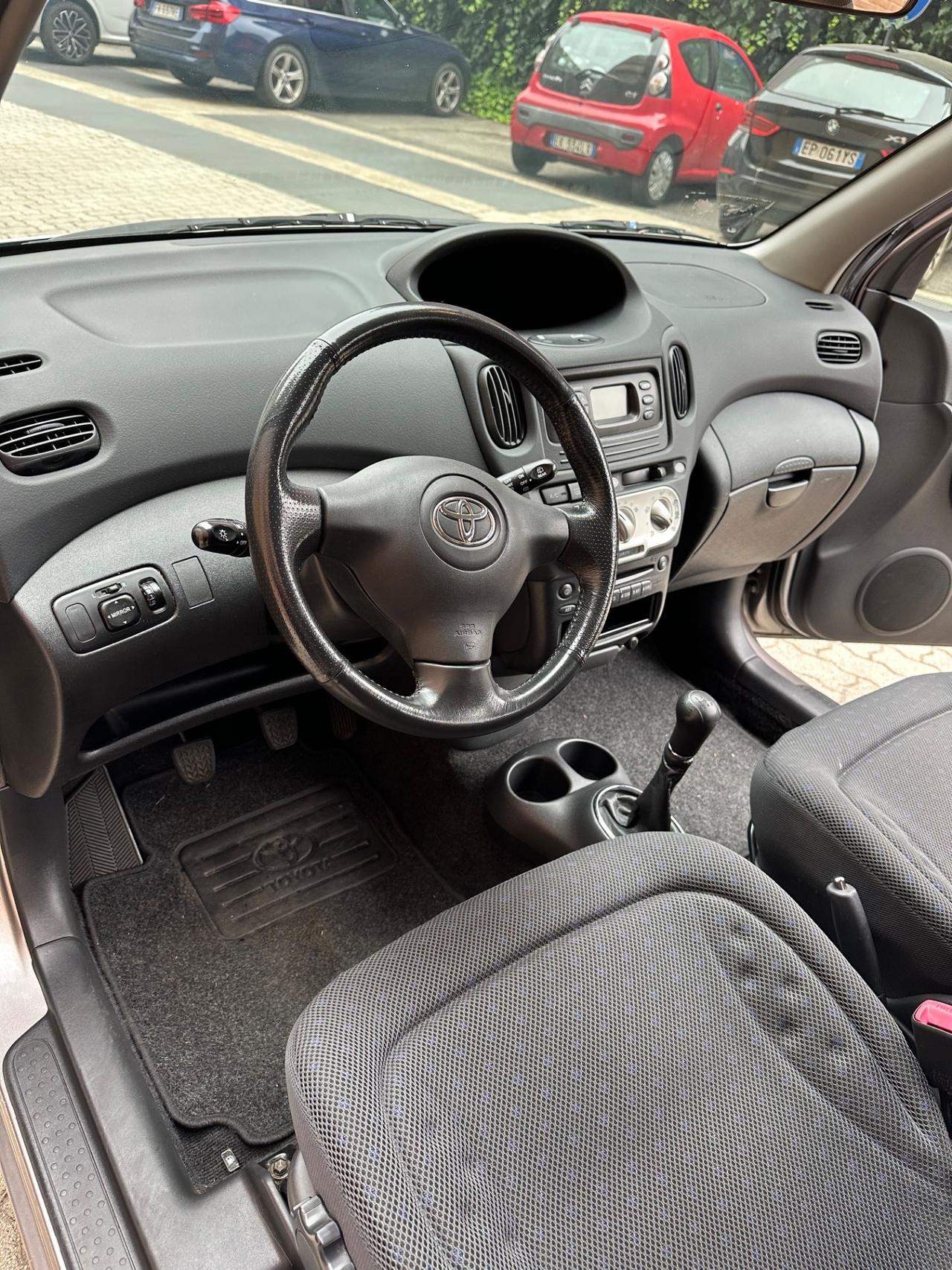 Toyota Yaris Verso 1.3i 16V cat Sol '03