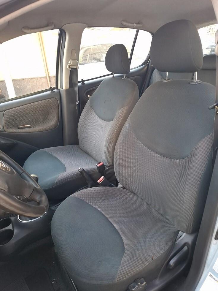 Toyota Yaris 1.3 5 porte Luna - 2005