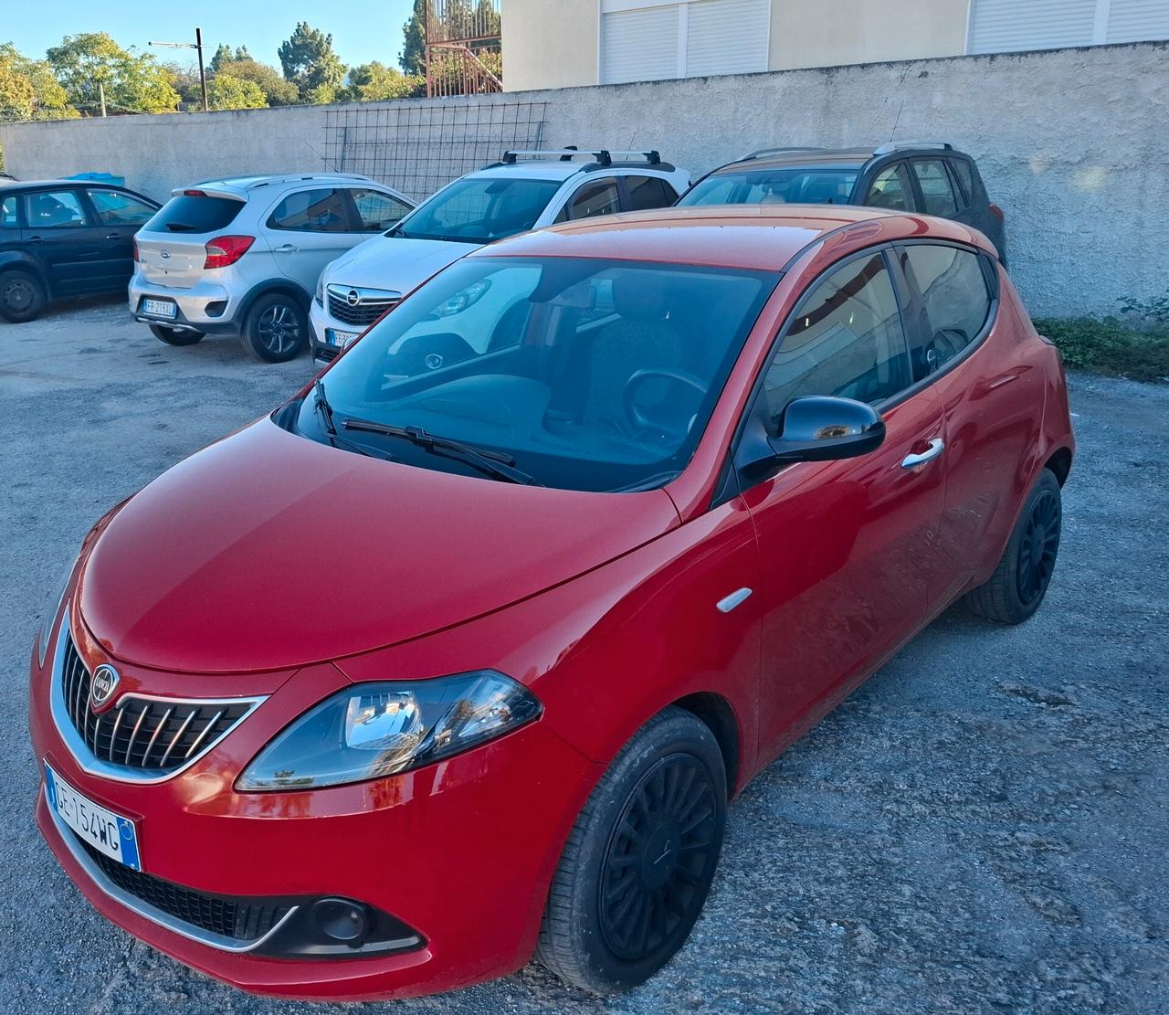 Lancia Ypsilon 1.0 FireFly 5 porte S&S Hybrid Ecochic Silver