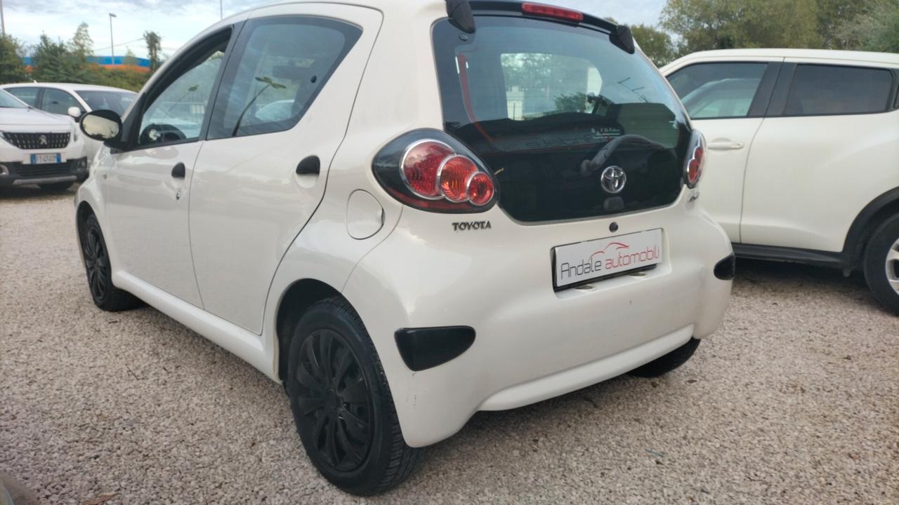 Toyota Aygo 1.0 12V VVT-i 5 porte Active Connect