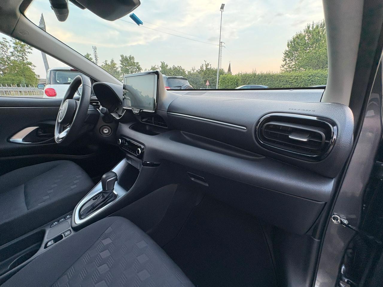 TOYOTA YARIS 1.5 HYBRID KM 12.091 SI A NEOPAT.