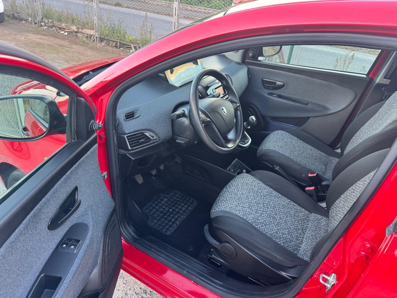 Lancia Ypsilon 1.2 69 CV 5 porte GPL Ecochic Gold NEOPATENTATI