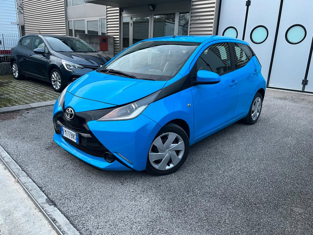 Toyota Aygo 1.0 VVT-i 69 CV 5 porte x-cool TSS