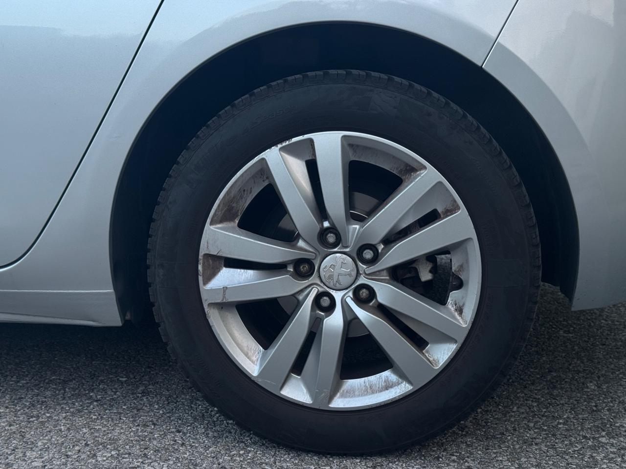 Peugeot 308 1.6 HDI 92 CV BUSINESS (68 KW) 2015 NEOPATENTATI