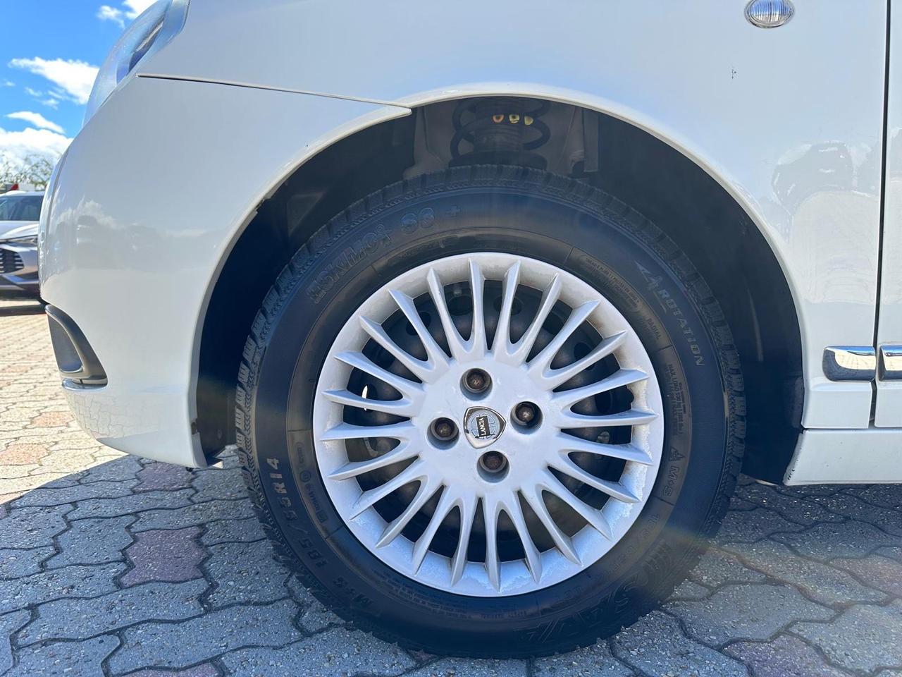 Lancia Ypsilon 1.2 8v Argento 69cv