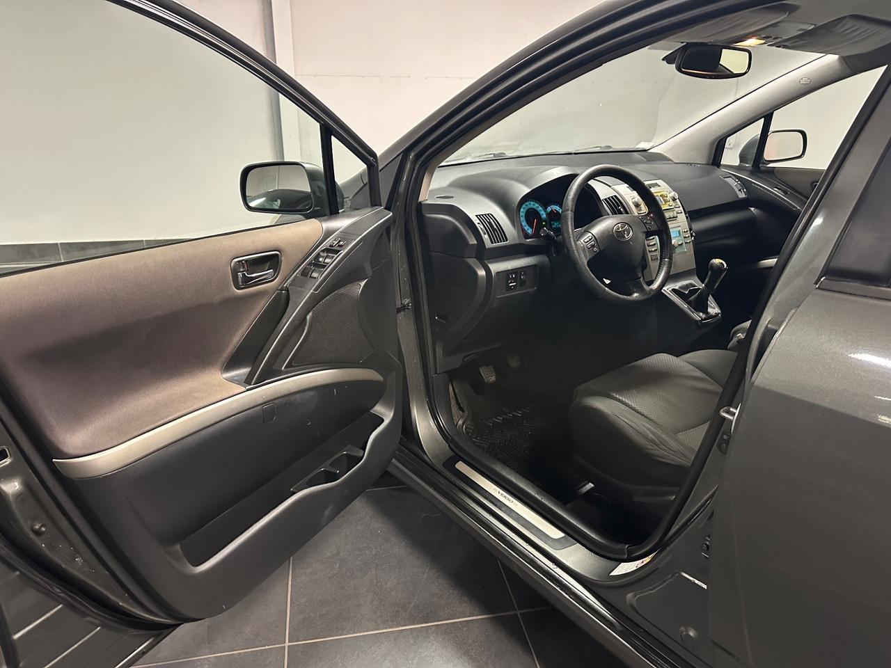 TOYOTA COROLLA VERSO 2.2 D-4D 136CV