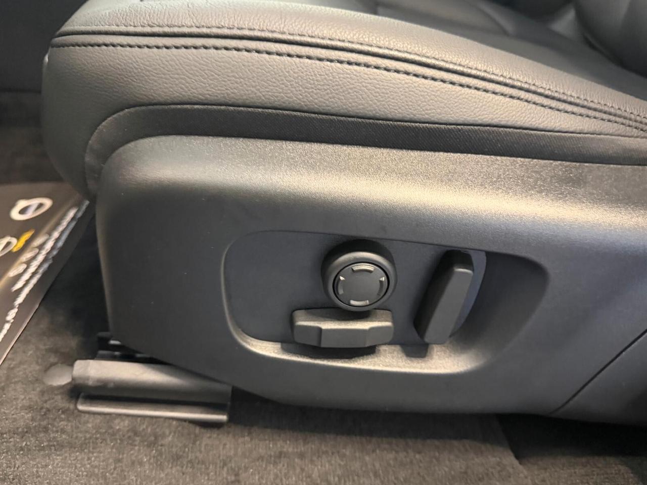 RANGE ROVER EVOQUE DARK EDITION EIGER GREY 2.0D MHEV AWD 163CV ANNO 2026