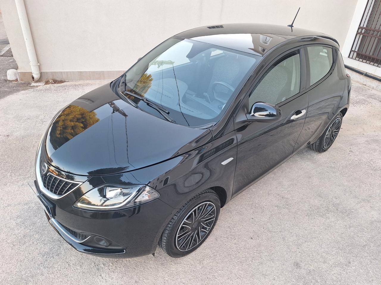 Lancia Ypsilon 1.0 Hybrid GOLD 2022