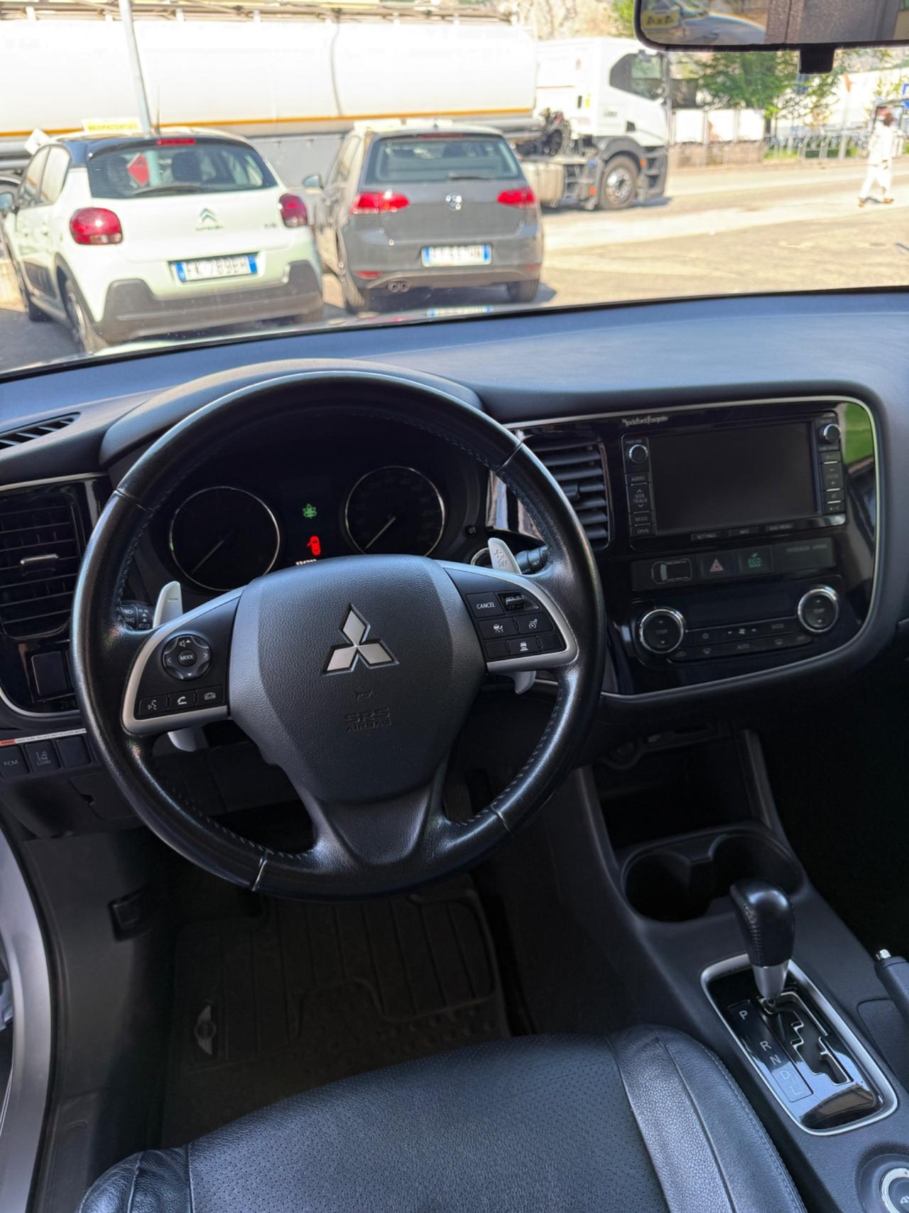 MITSUBISHI OUTLANDER 2.2 DI-D 4WD INSTYLE 7posti