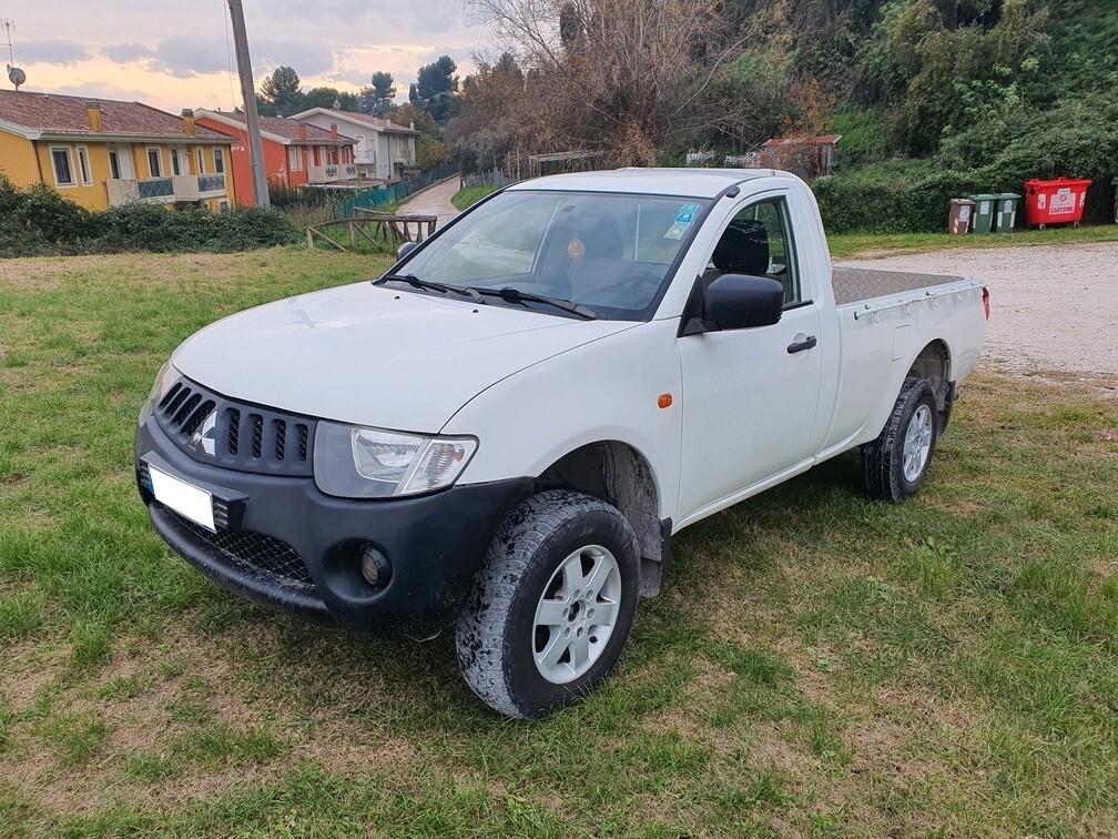 Mitsubishi L200 2.5 DI-D 4WD Cassone 2,20 m