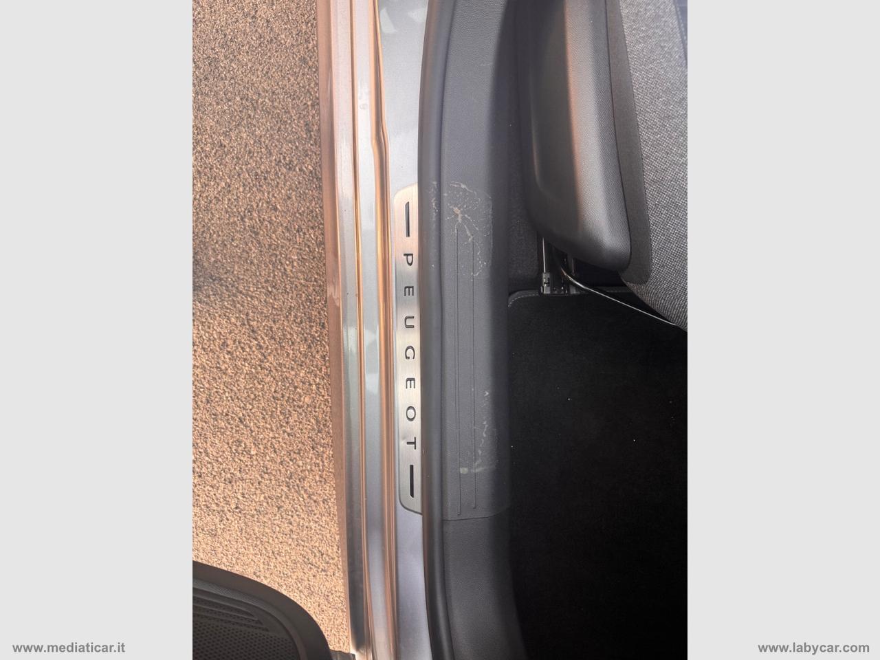 PEUGEOT 208 PureTech 82 5p. Active