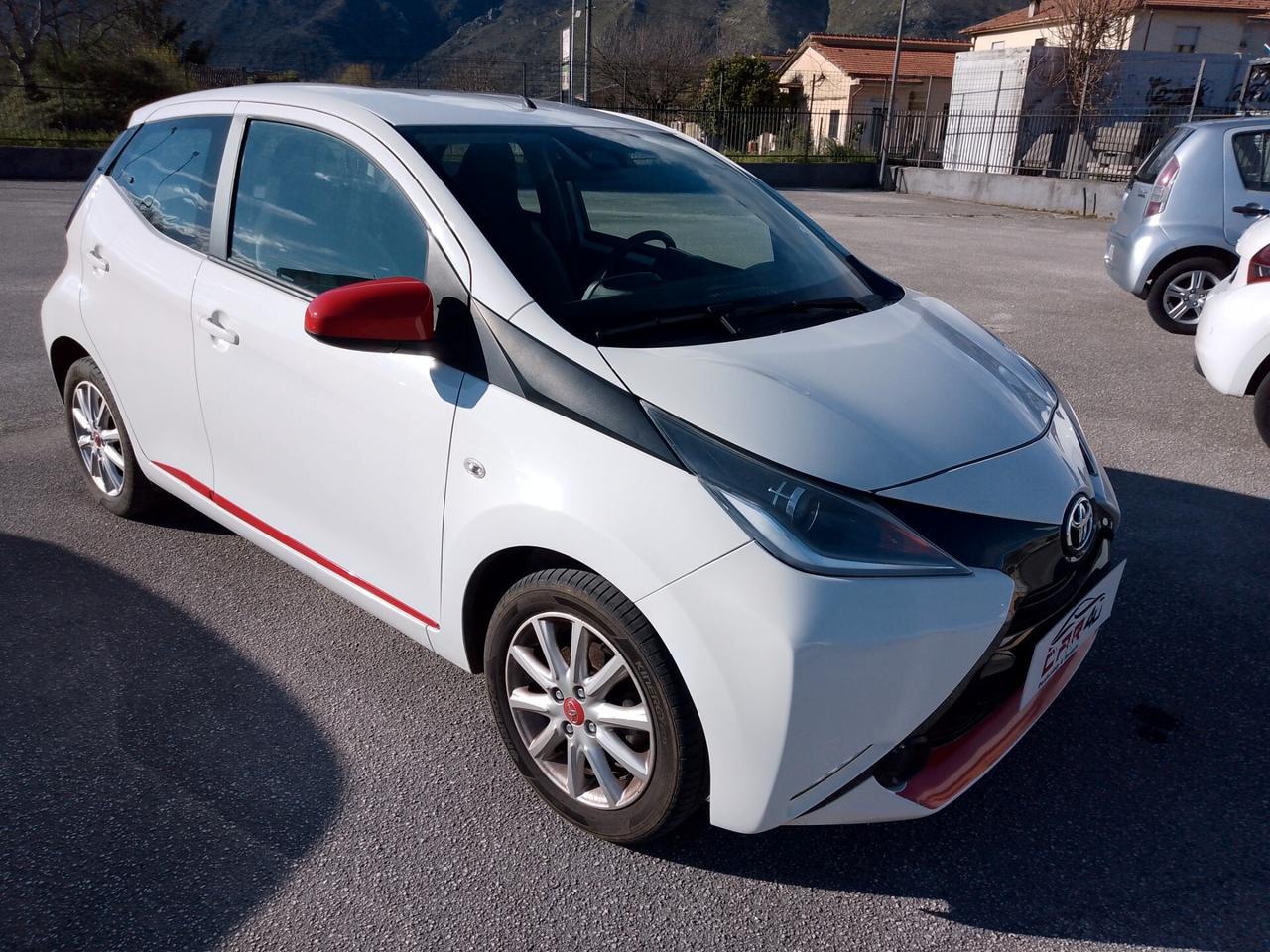 Toyota Aygo 1.0 VVT-i 69 CV 5 porte x-play