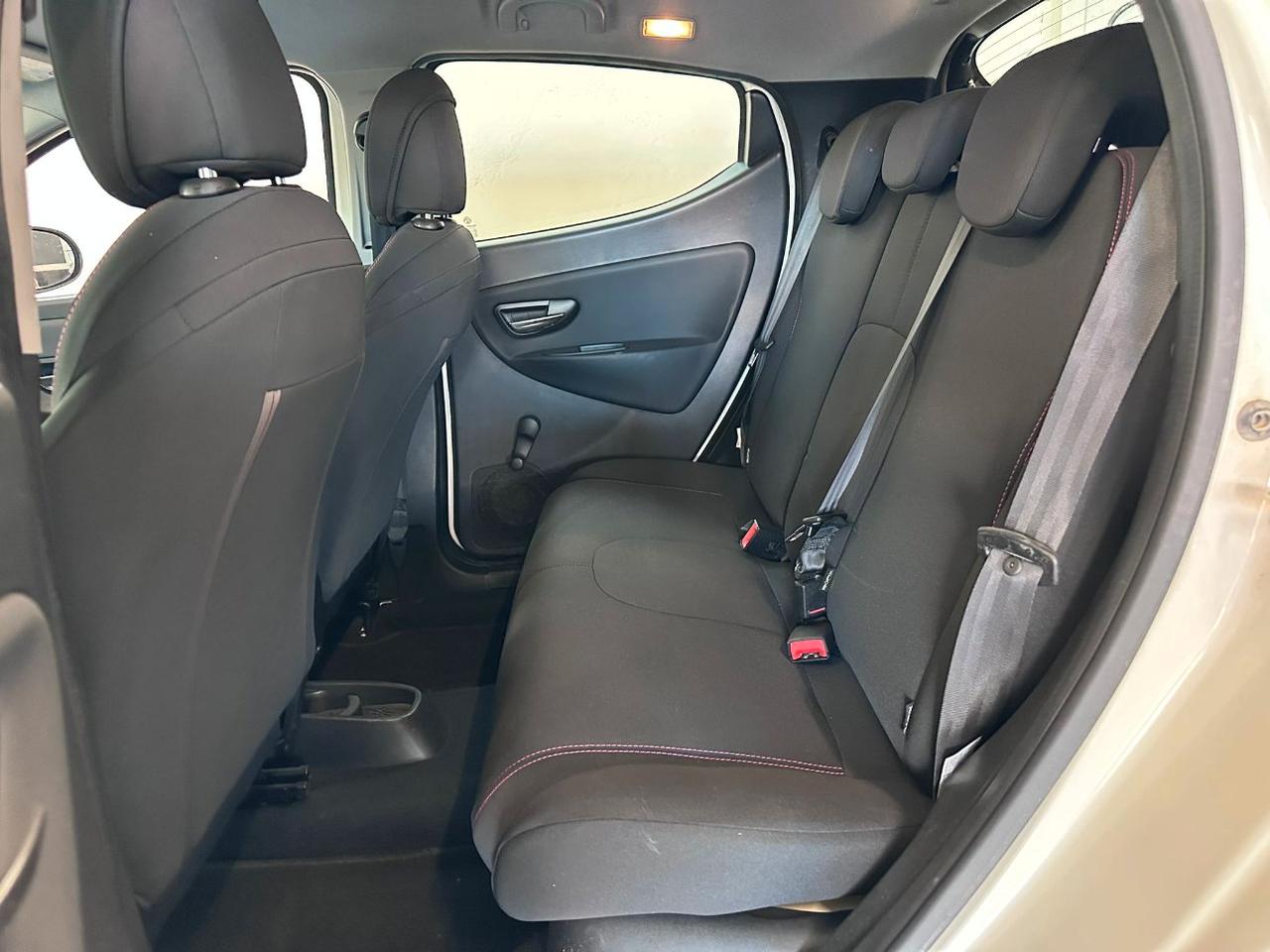 Lancia Ypsilon 5 Porte Ypsilon 1.2 8v Silver 69cv