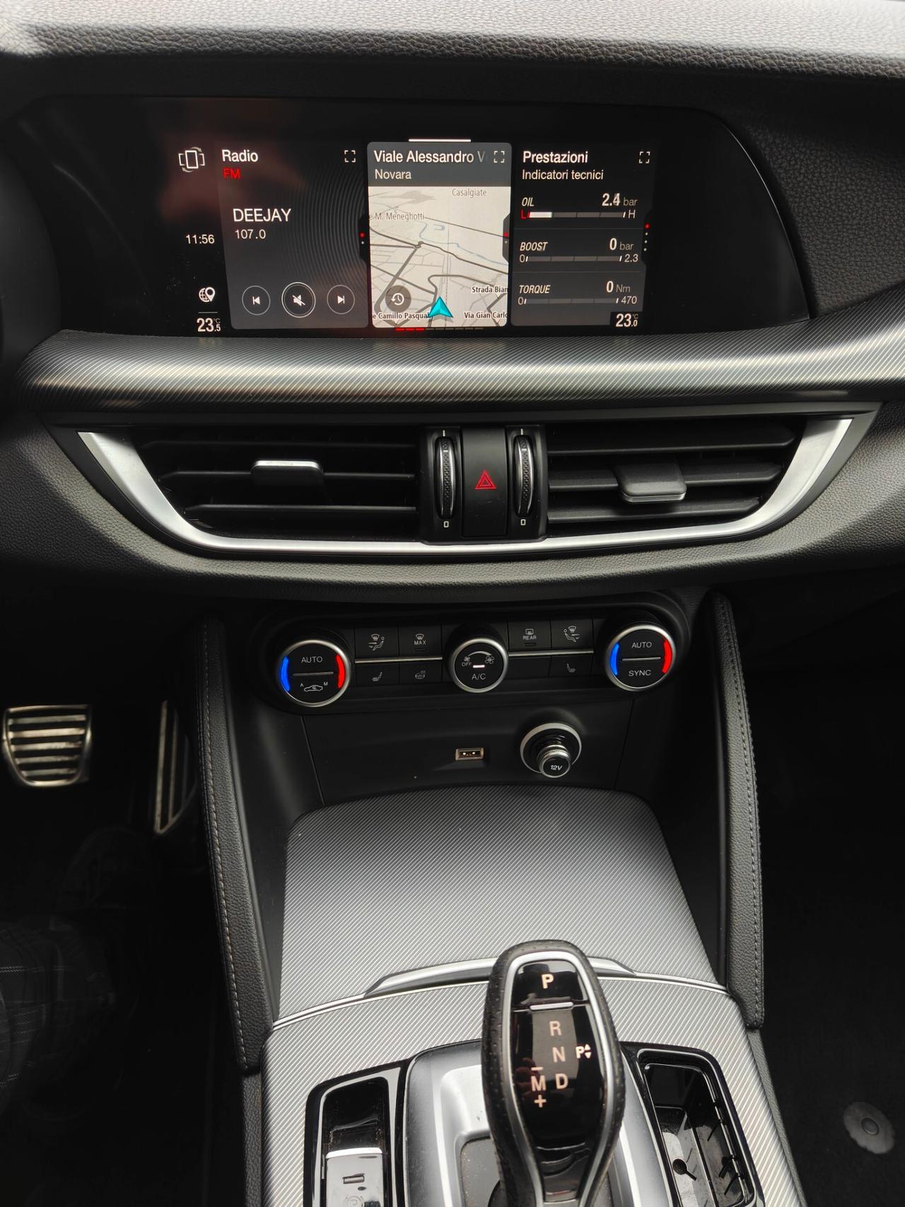 Alfa Romeo Stelvio Q4 Veloce total black