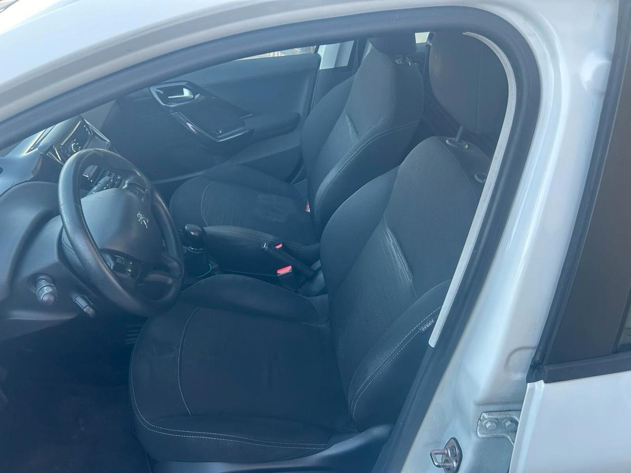 Peugeot 208 1.4 HDi 68 CV autocarro