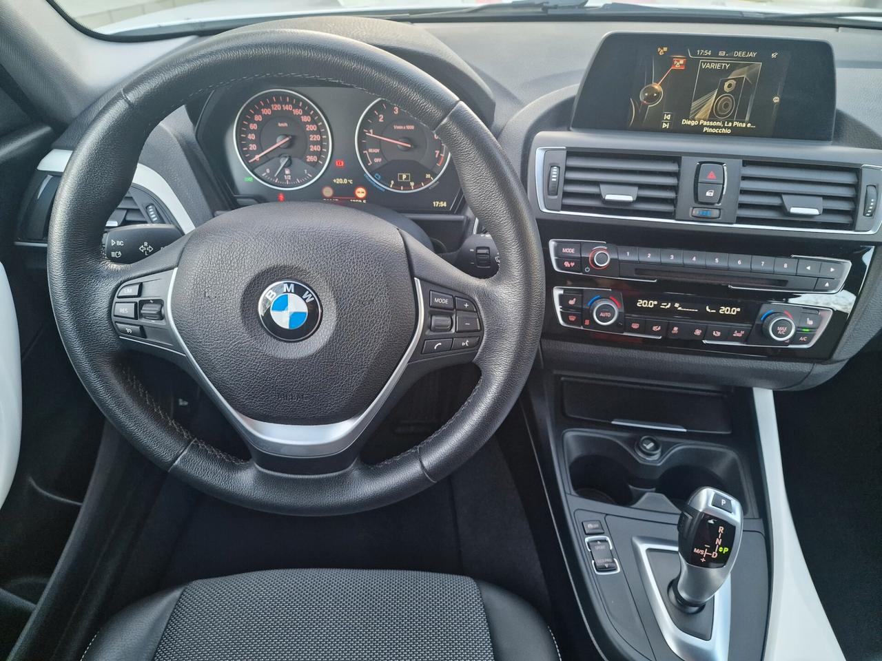 Bmw 118 118i auto 5p. Urban 136cv