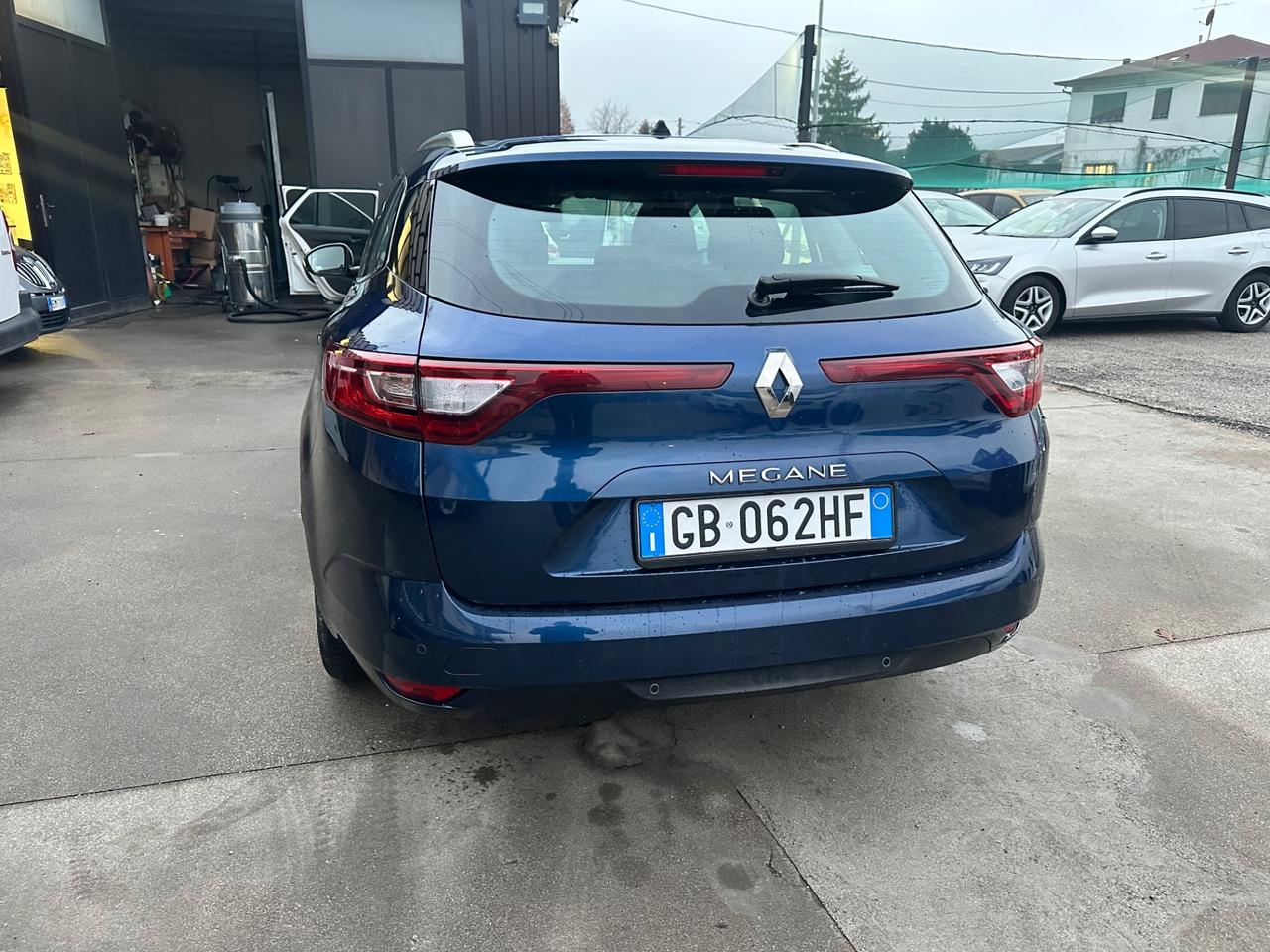 Renault Megane Mégane Sporter Blue dCi 115 CV EDC Business N1-autocarro