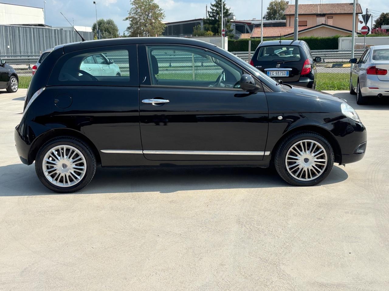 Lancia Ypsilon 1.3 MJT 75 CV Platino