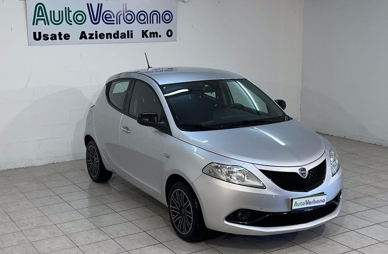 Lancia Ypsilon 1.0 FireFly 5 porte S&S Hybrid Ecochic Silver