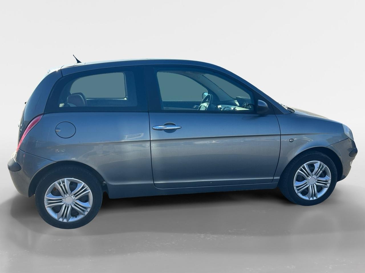Lancia Ypsilon 1.3 MJT 75 CV Platino