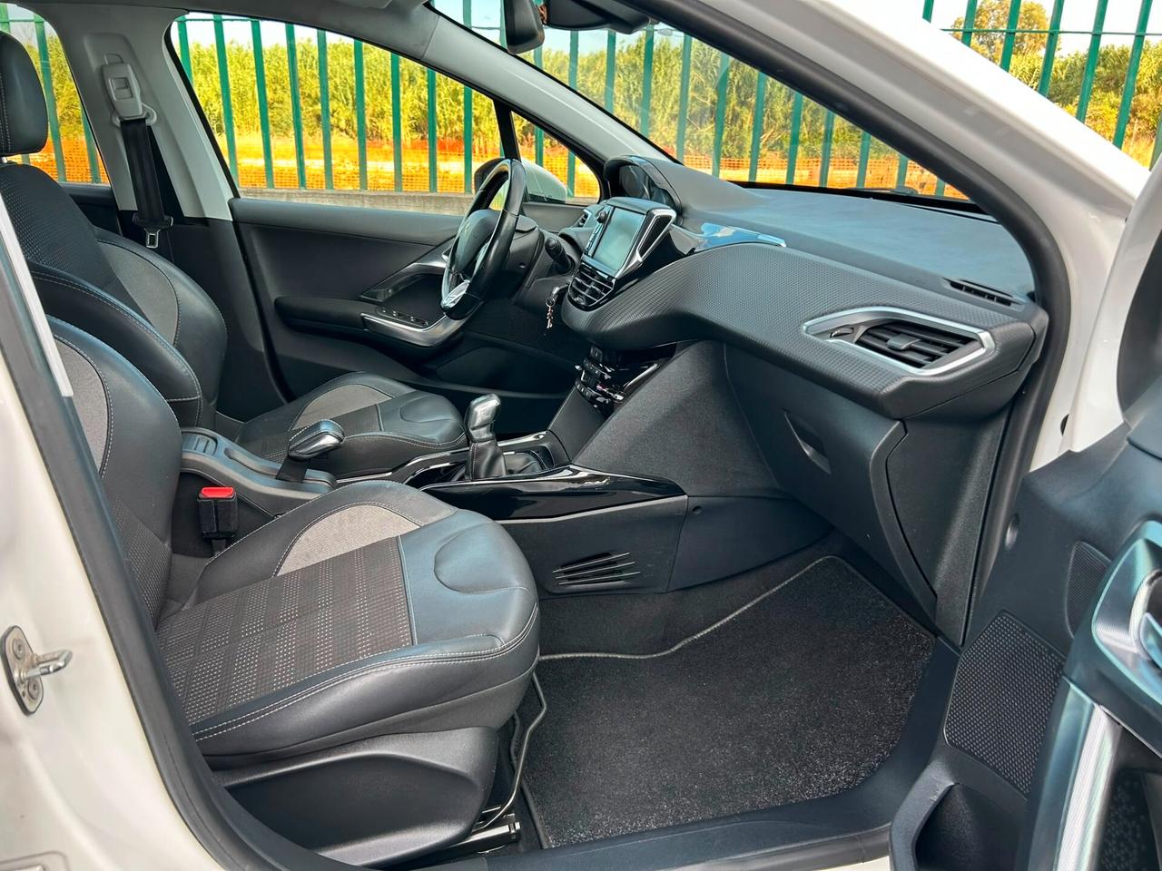 Peugeot 2008 BlueHDi 100 Black Matt