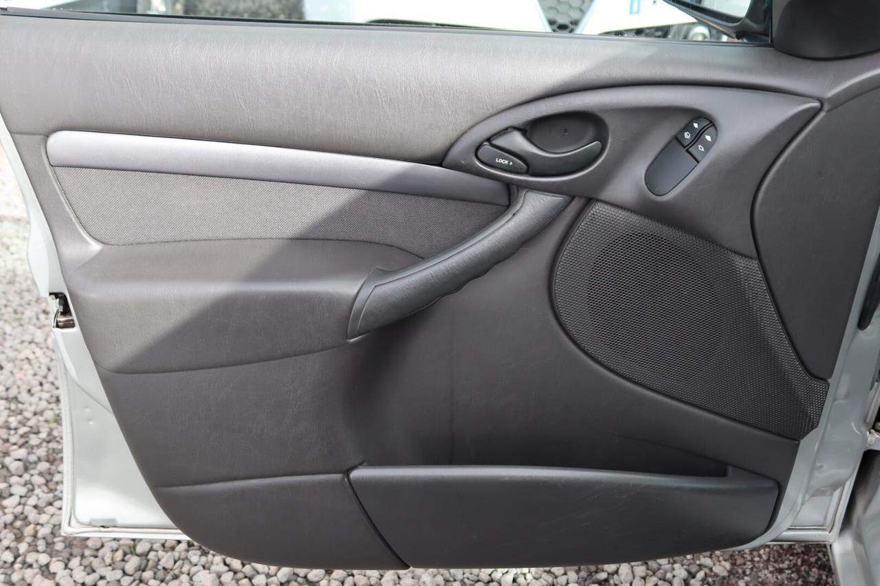 Ford Focus 1.6i 16V cat 5p. Ghia