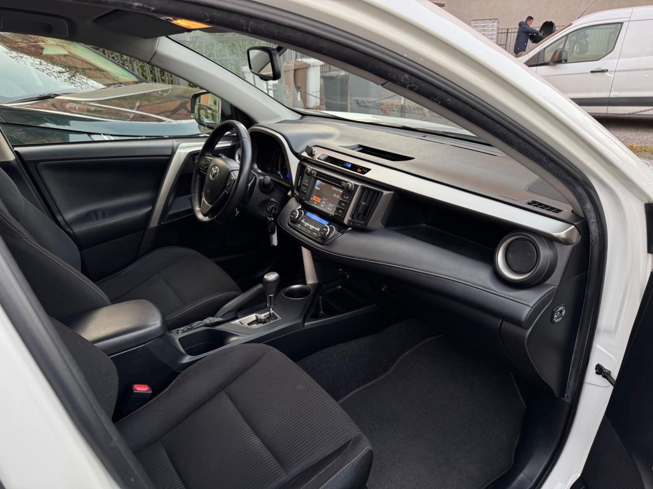 Toyota RAV 4 RAV4 2.2 D-CAT A/T 4WD Lounge gancio traino