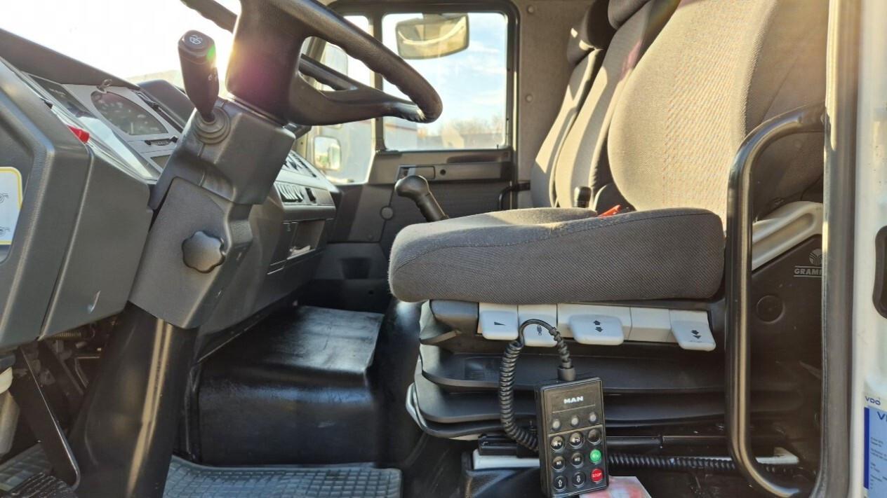 MAN 13 284 cassone e gru scarrabili con Radiocomando