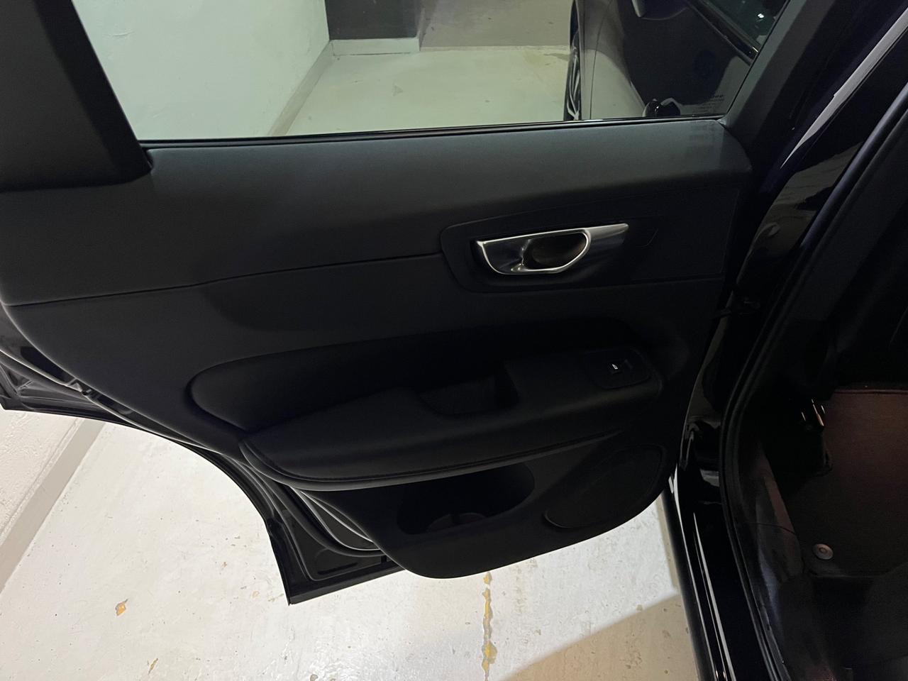 Volvo XC60 B4 (d) AWD automatico Ultimate Dark