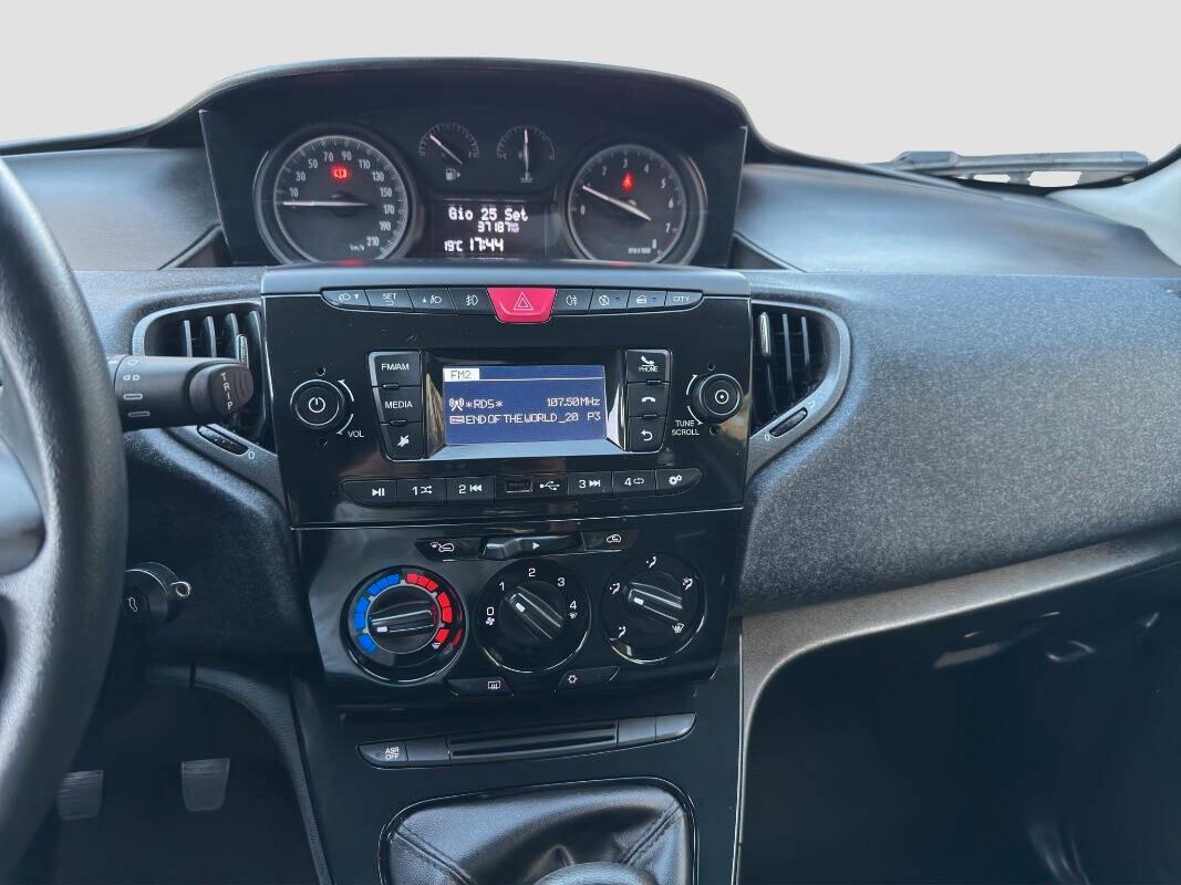 Lancia Ypsilon 1.2 benzina 69 CV 5 porte Elefantino Blu 2019