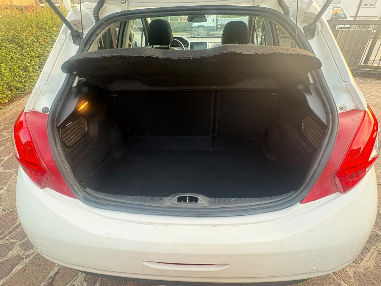 Peugeot 208 1.6 e-HDi 92 CV Stop&Start 5 porte Allure