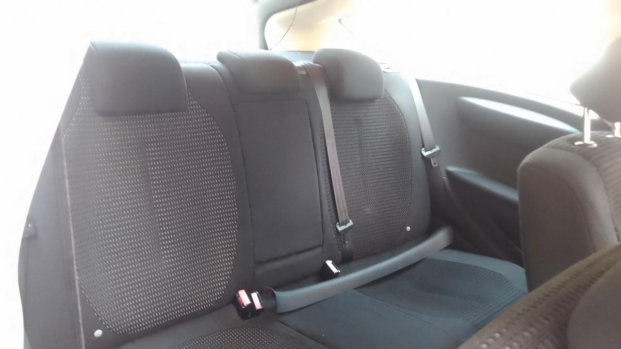 Citroen C4 Coupé 1.6 HDi 110CV FAP AUTOM NEOP 08