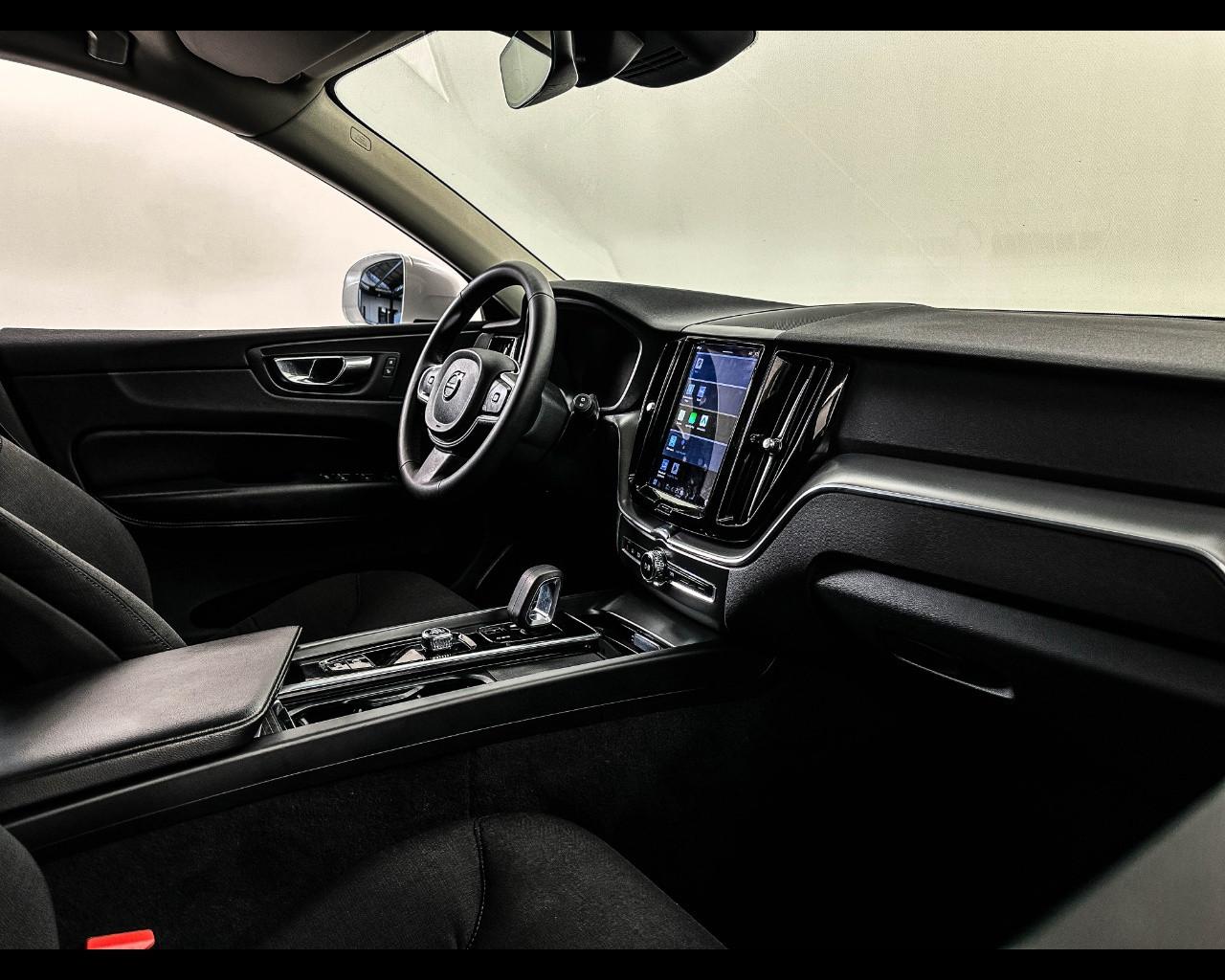VOLVO XC60 B5 (B) AWD Geartronic Momentum Pro