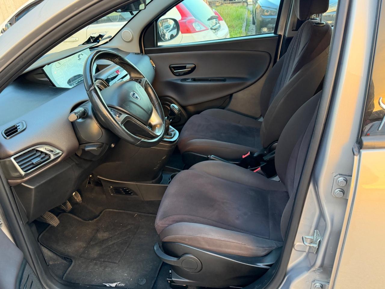 Lancia Ypsilon 1.2 69 CV Unyca